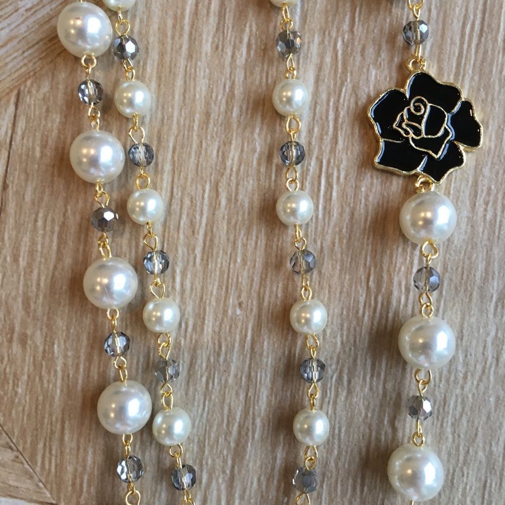 NWT!  White pearl necklace with black & gold rose - Picture 7 of 7